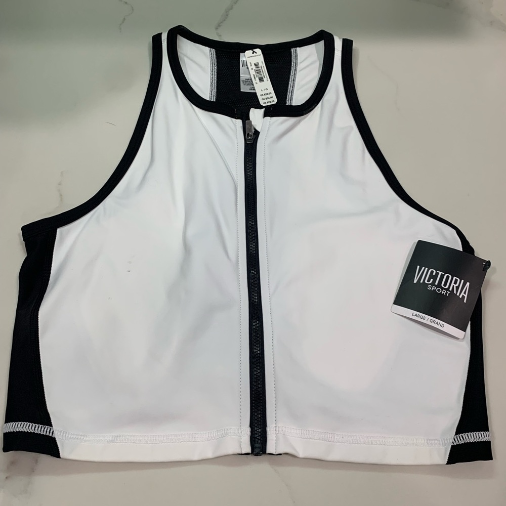 Victoria’s Secret sports size L